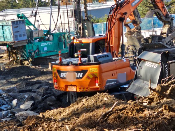 작업중인 포크레인