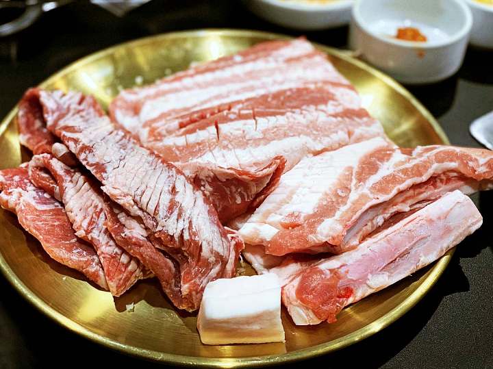 전참시 전지적참견시점 이영자 전현무 권율 흑돼지 생갈비 갈매기살 김치 몸국 절벽뷰 중문 맛있는 고깃집 제주 맛집 위치 메뉴 가격 정보