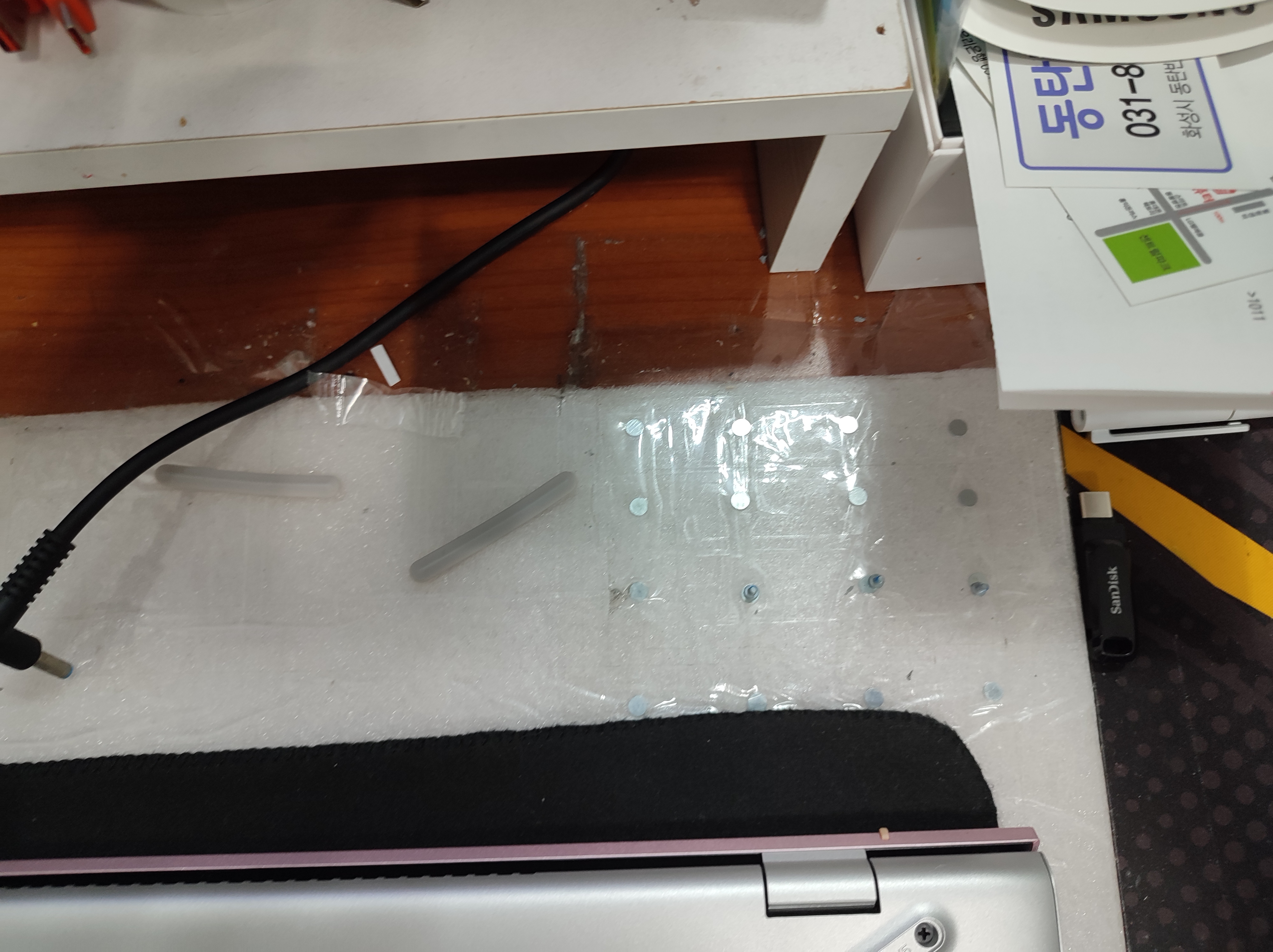 하판을 분리하면 위와 같이 분리가 됩니다.&nbsp;