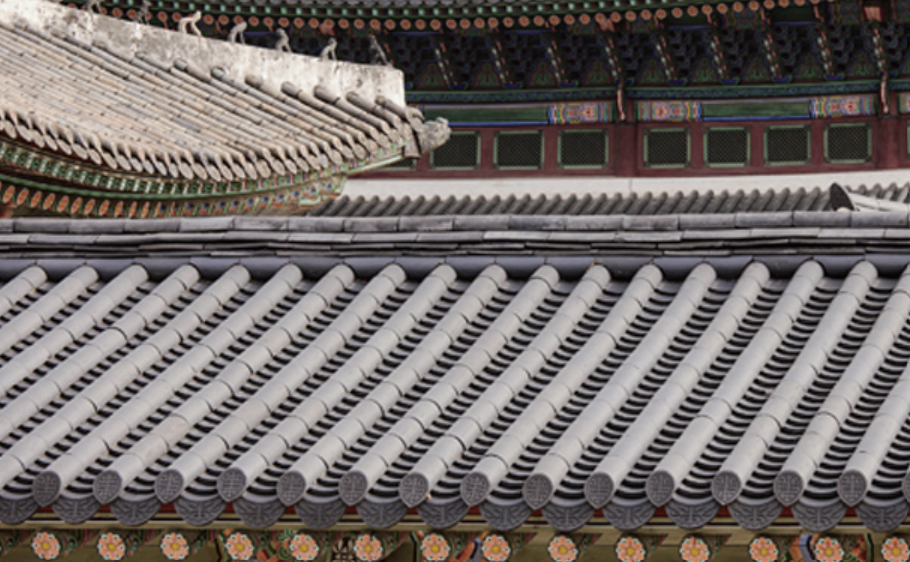 전통 기와는 왜 시간이 지날수록 색이 안정될까?