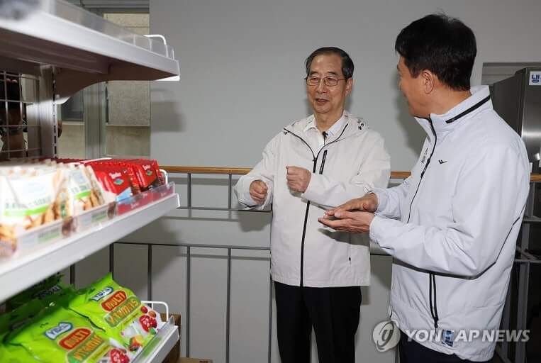 한덕수, 쪽방촌 방문(주민들의 비난)