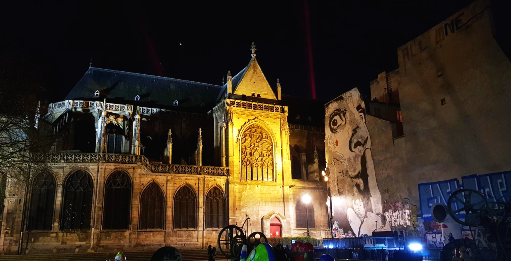 프랑스 파리 퐁피두센터 앞 광장