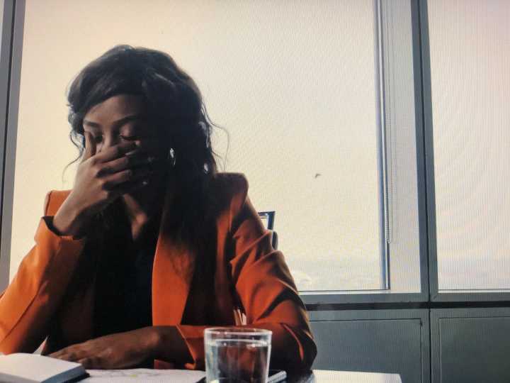 어지럼증-느끼는-여자