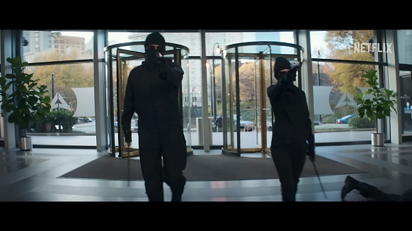 오언의-은행에-강도가-들이닥치는-장면