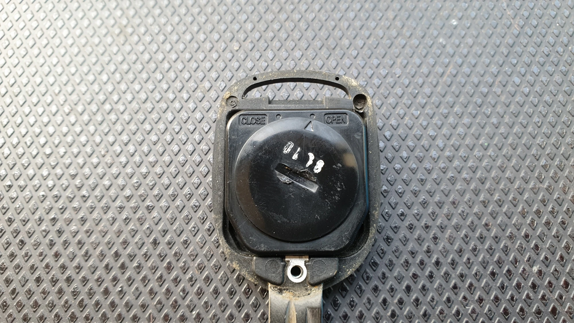 컨전지 커버 열린 상태