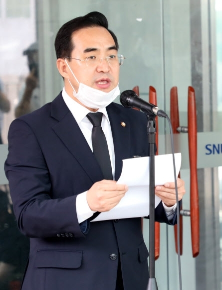 박홍근