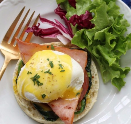 2025 호주 인기음식 3선 (에그 베네딕트, 바베큐, 팝롤)