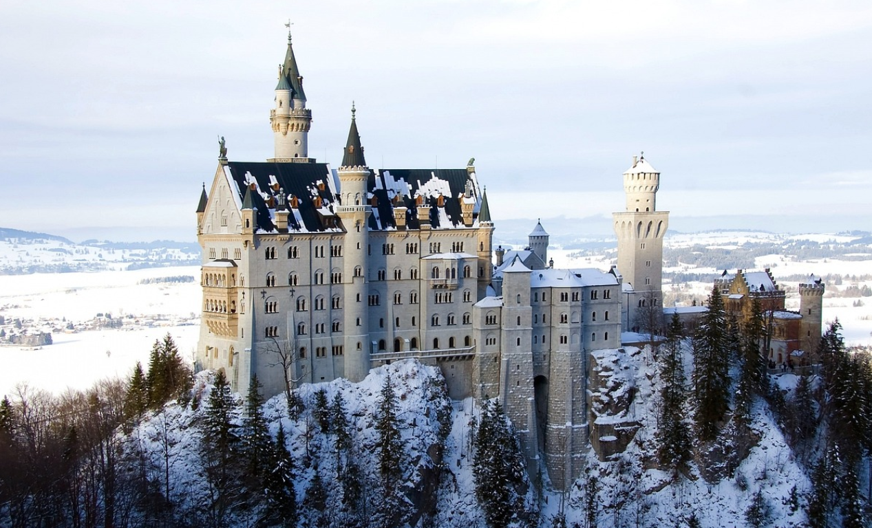 겨울 유럽의 눈 내린 성