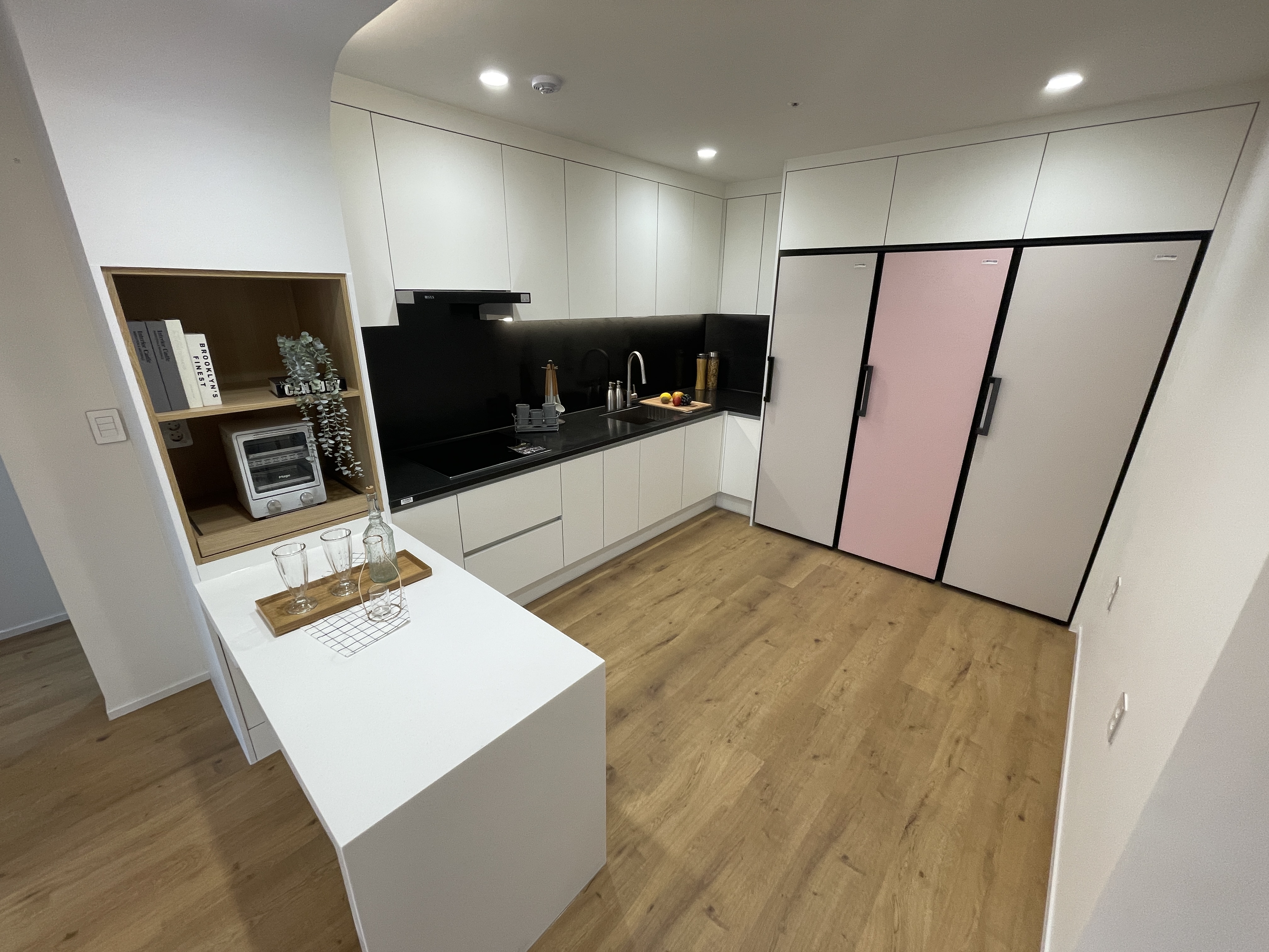 안양 신축 분양 방3개 왕테라스 풀옵션 - 주방 안양 신축 분양 방3개 왕테라스 풀옵션 - 주방