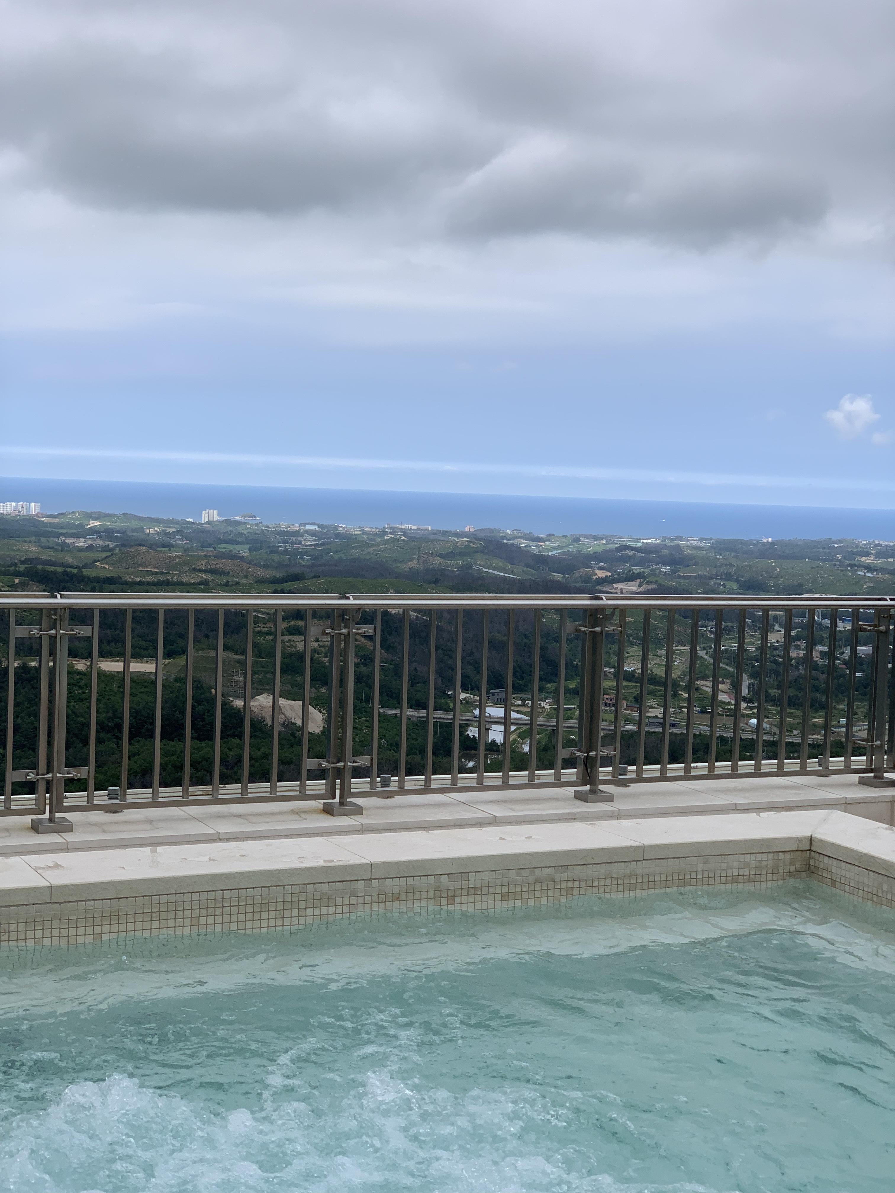 소노펠리체-델피노-인피니티풀-수영장-