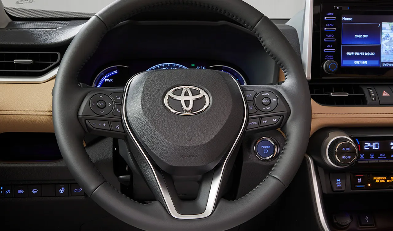 토요타 라브4 하이브리드-실내