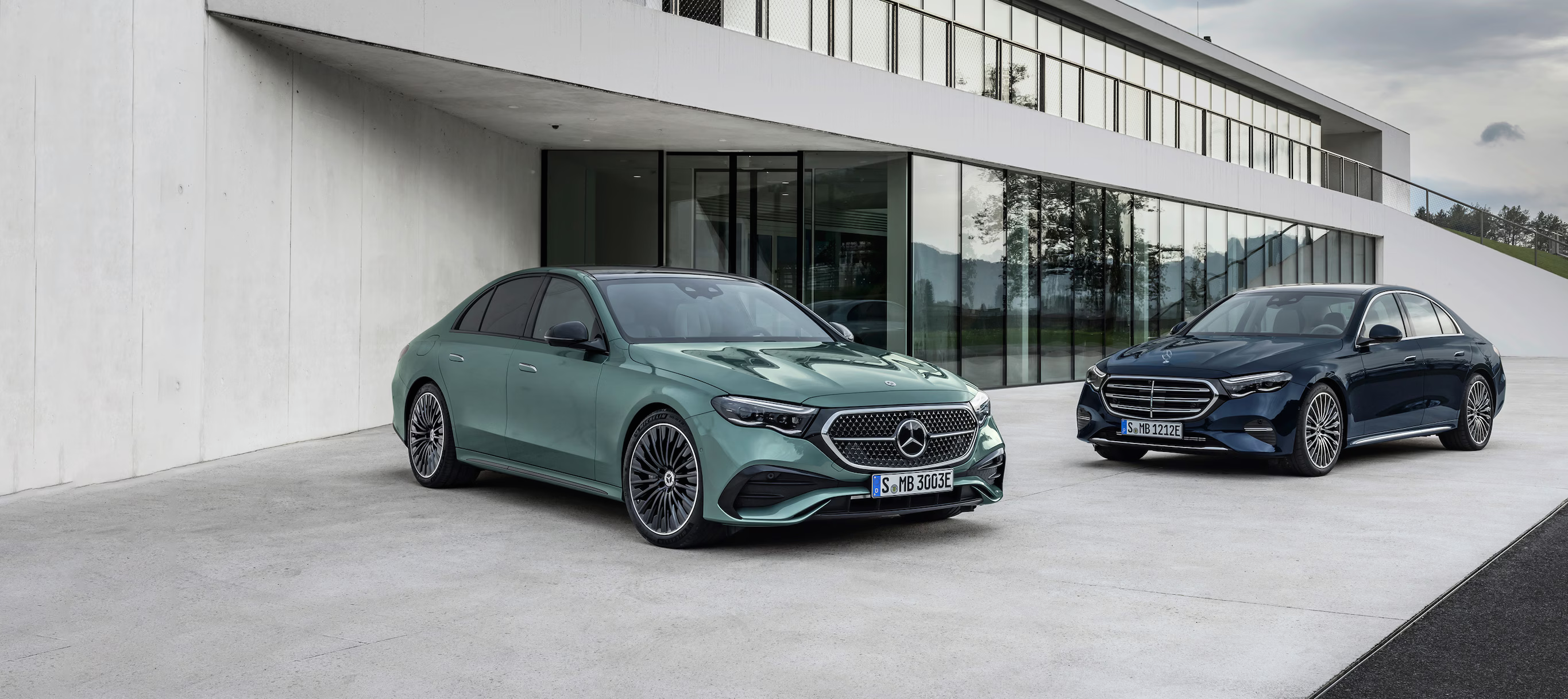 벤츠 E클래스 MBUX 슈퍼스크린과 G80 실내 비교