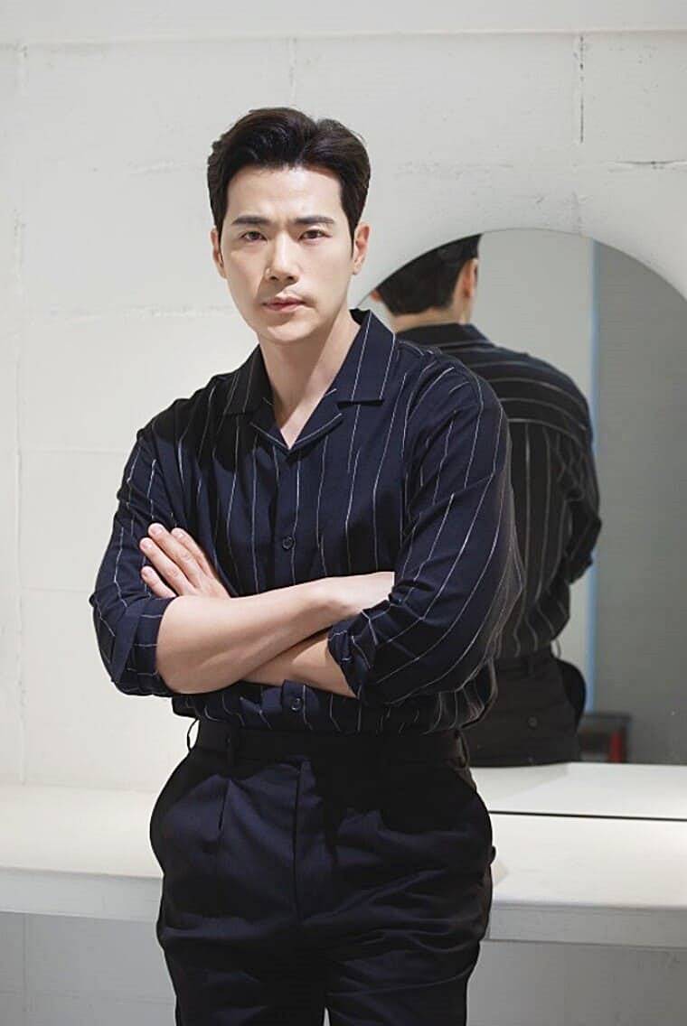 배우-김강우