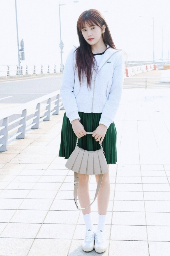 안유진 공항패션 논란