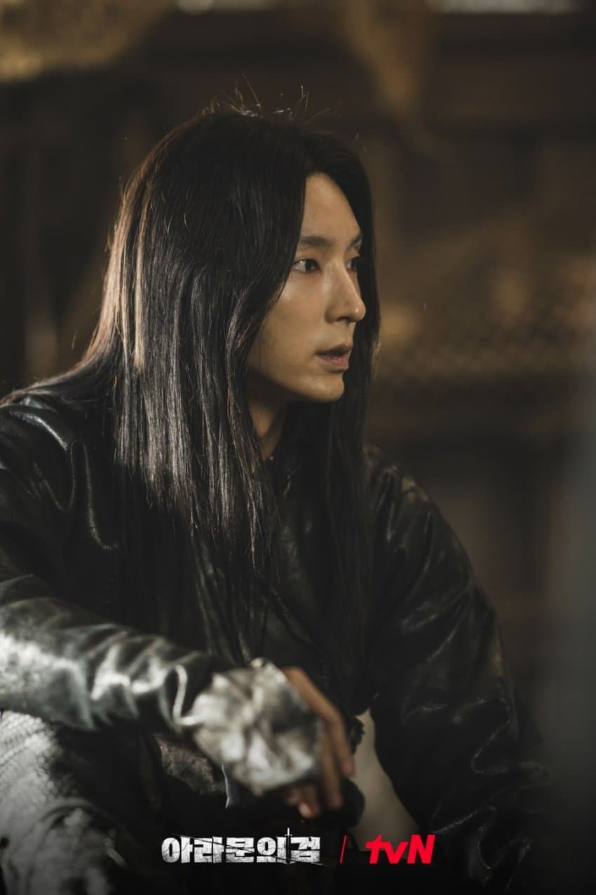 은섬,사야 역의 이준기 배우