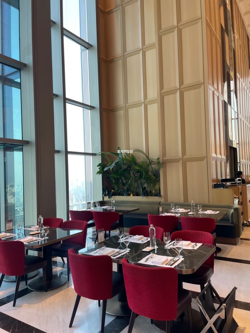 조선팰리스 콘스탄스 호텔 뷔페 런치-창가 좌석