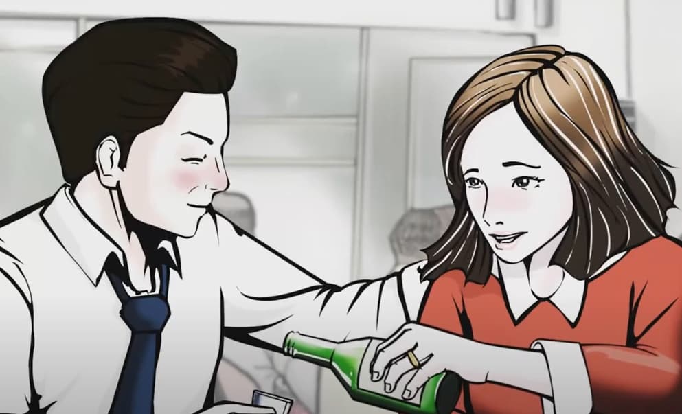 여직원이-직장상사에게-술을-따르는-이미지