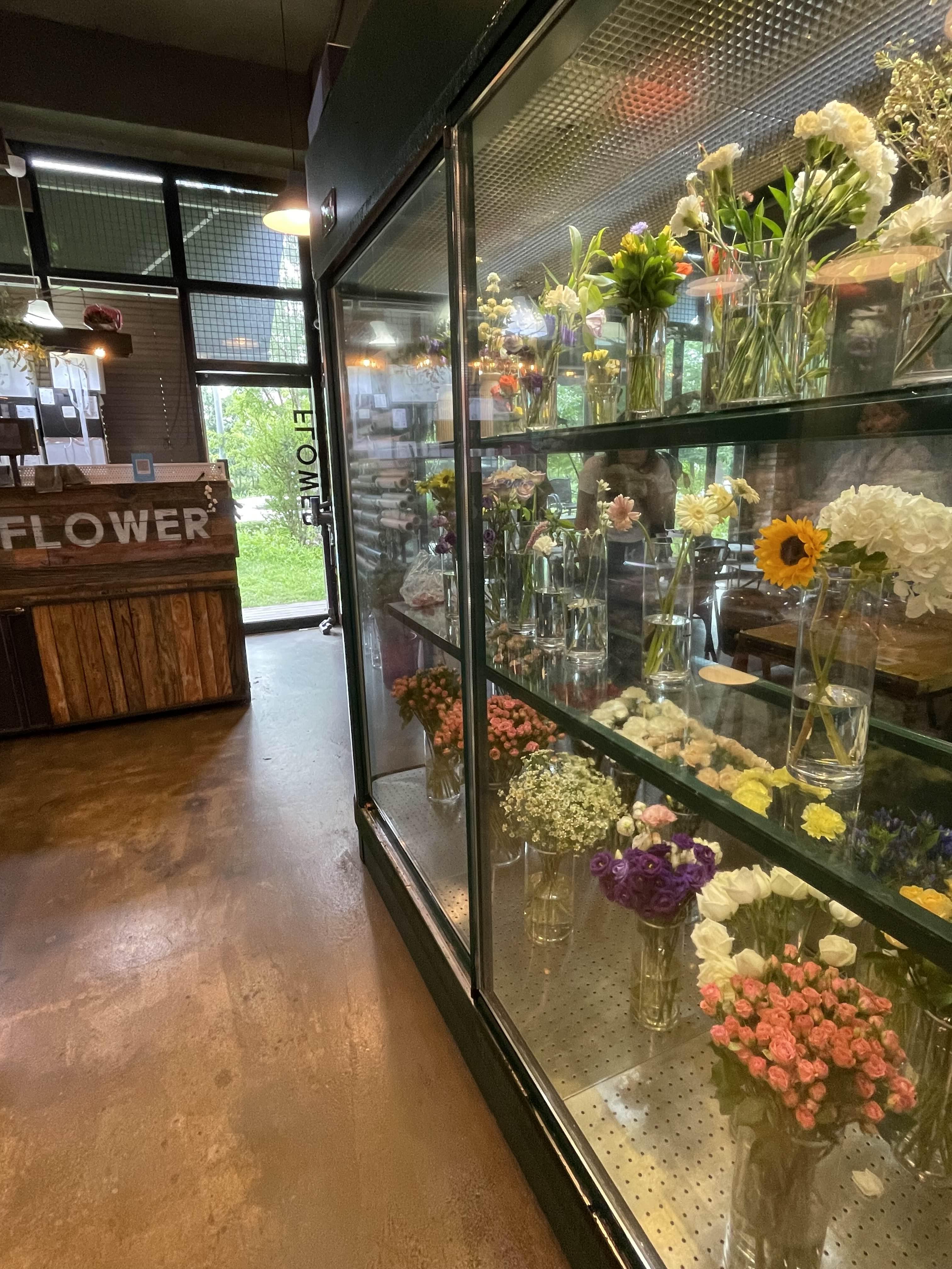 카페 플로리안 - 전시된 꽃들