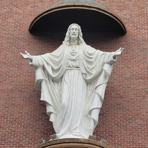 사진은 서울 월계동성당에 있는 예수성심 상입니다.