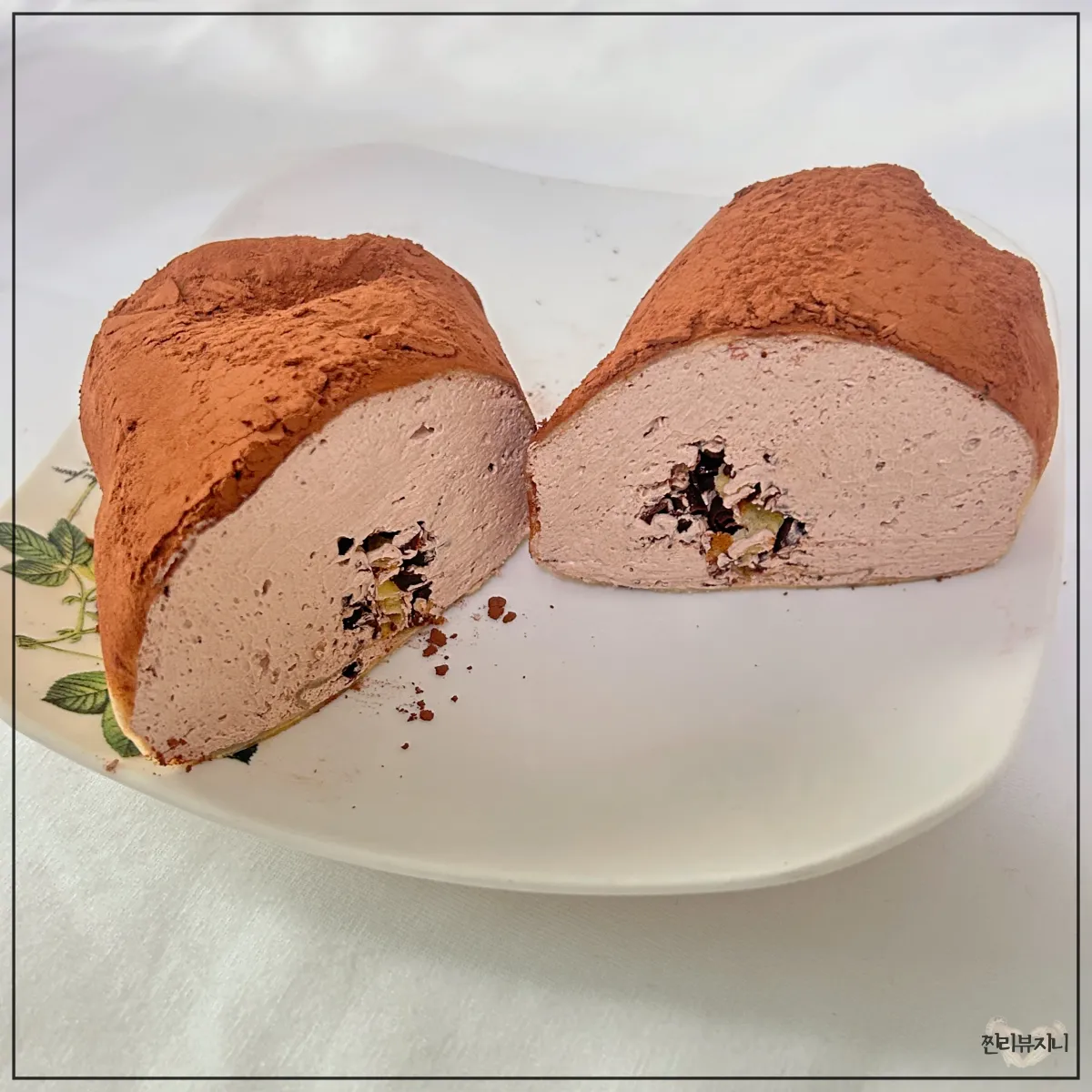 CU-편의점-수건케이크-초코-생크림맛-자른후-단면