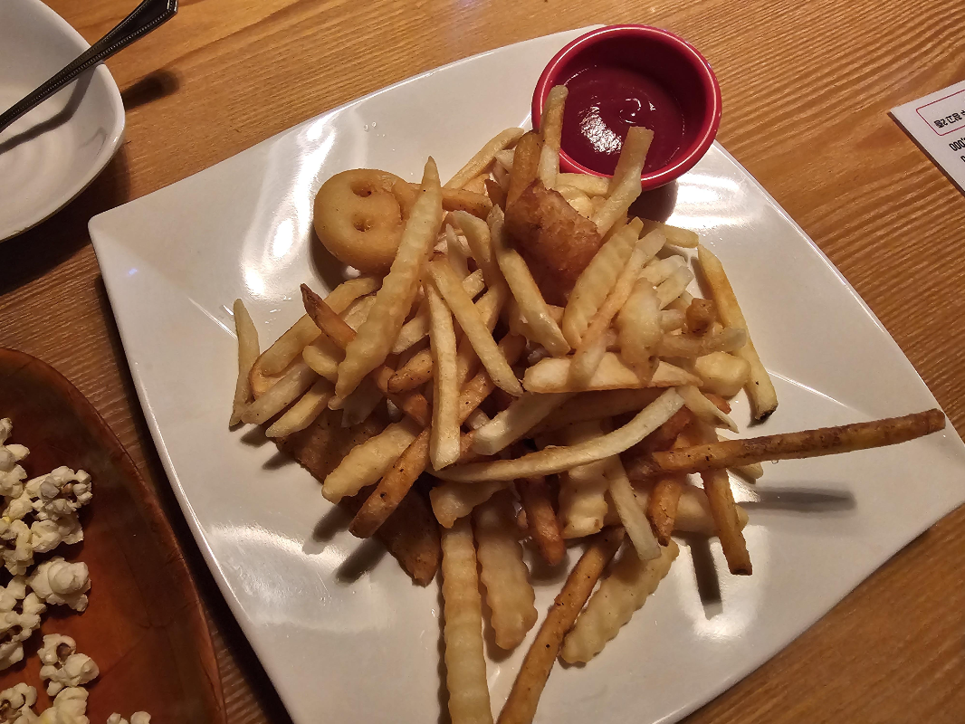 우리가 시킨 메뉴 - 감자튀김