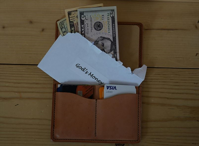 돈이 들어있는 지갑사진