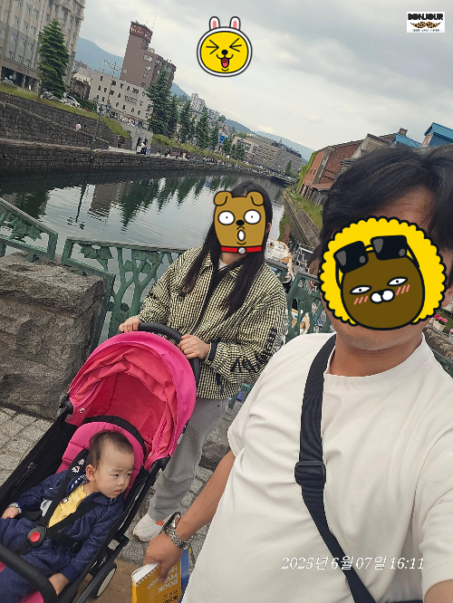 오타루 운하에서 촬영한 가족사진