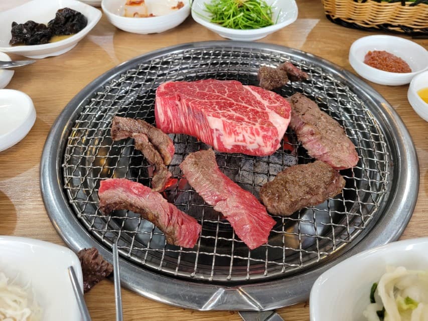 홍천 사랑말 한우 숯불구이