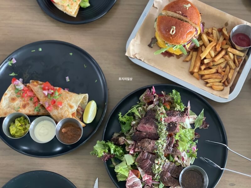 나트랑 시내 맛집 리빈콜렉티브 후기 - 샐러드