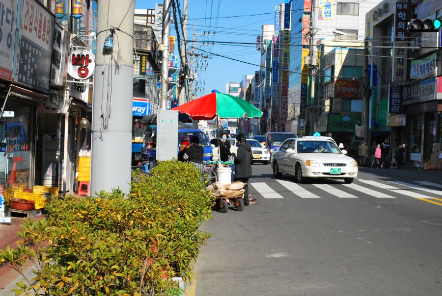 금정구 부곡시장 상가 주변 도로