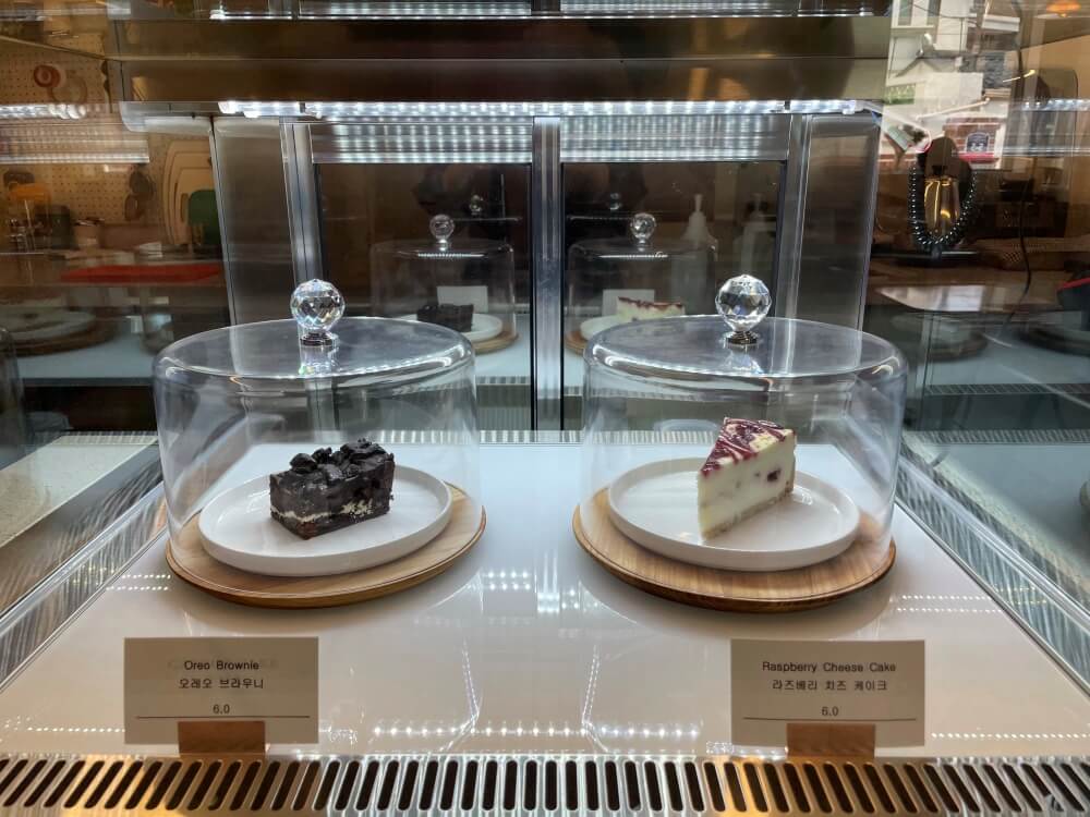 행궁동-카페-홀릭-쇼케이스