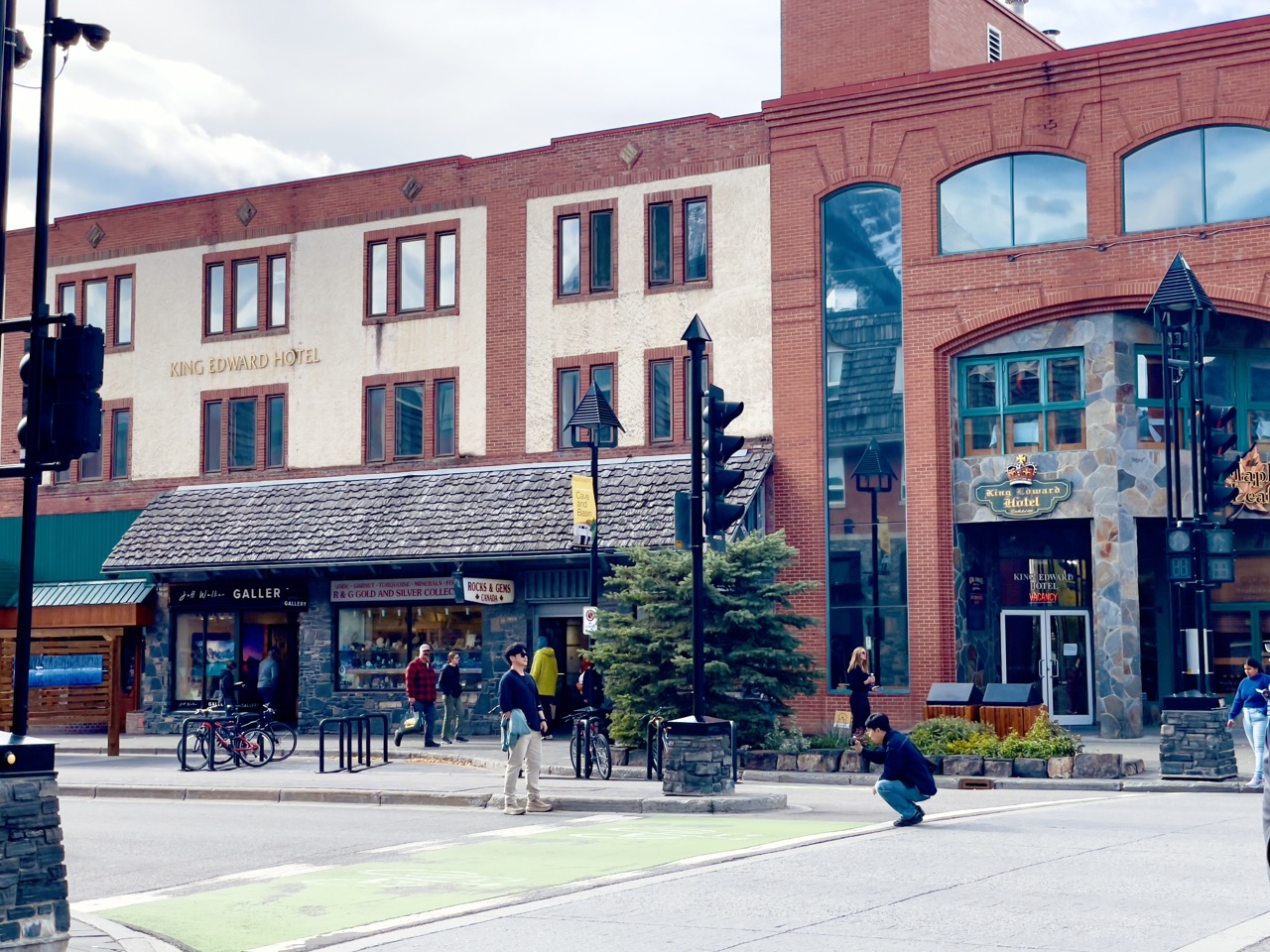 사진찍고 있는 우리를 어떤 사람이 찍은 후, 아이폰 에어드랍으로 공유해줬다.