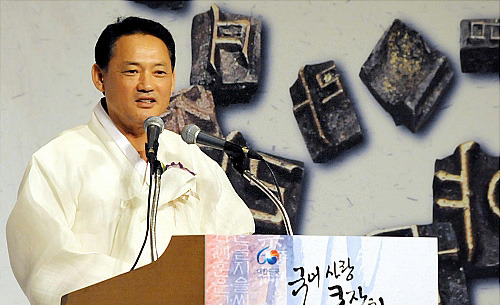 유인촌