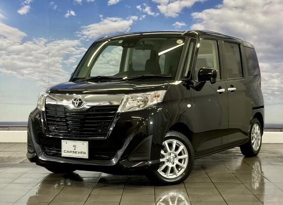 차 높이가 높은 검은색 자동차