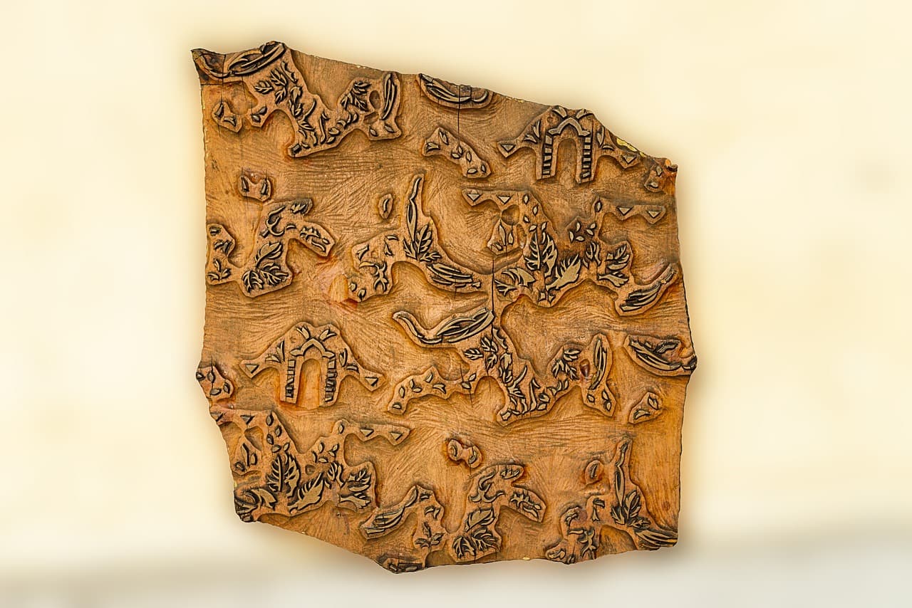 아프리카 전통 패브릭: 칸테(Kente) 천과 아디레(Adire) 문양 분석