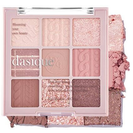 겨울의 화려함을 뽐내는 겨울 화장메이크업 하는 방법