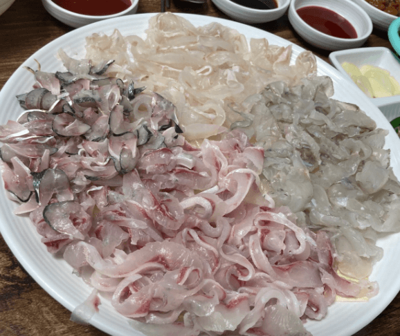 [6시 내고향] 울산 울주군 언양알프스시장 소머리곰탕맛집 청기와곰탕&amp;#44; 붕장어회 생선횟집&amp;#44; 두부푸딩&amp;#44; 두텁떡&amp;#44; 문어숙회&amp;#44; 한우암소
