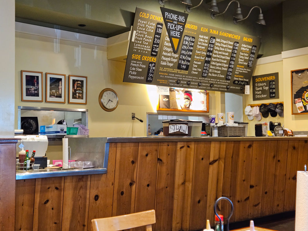 쿠아아이나 버거 내부