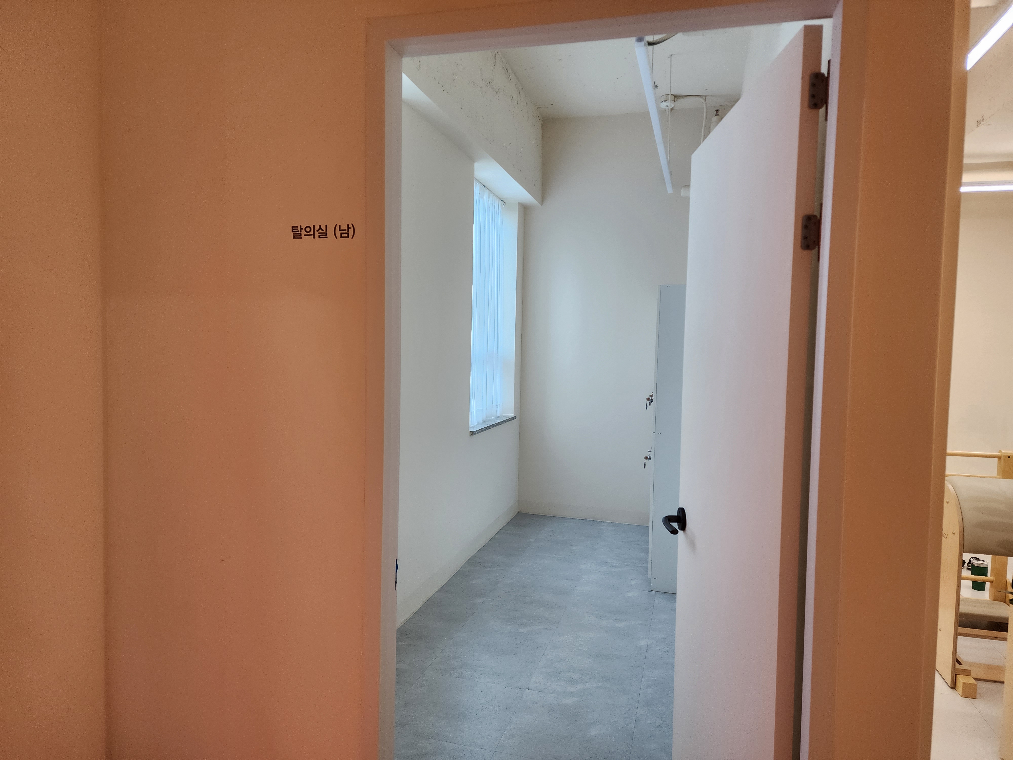 메디플로우 필라테스 남자 탈의실
