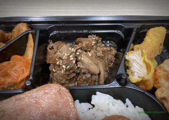 이마트24 편의점 알찬 8찬 도시락 2023년 3월 반찬 구성(간장 불고기(돼지 뒤다리, 느타리 버섯))