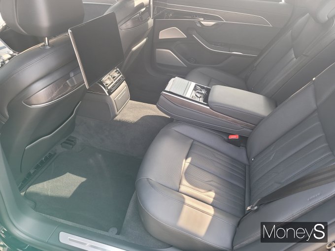 더 뉴 아우디 A8 L 55 TFSI 콰트로 프리미엄