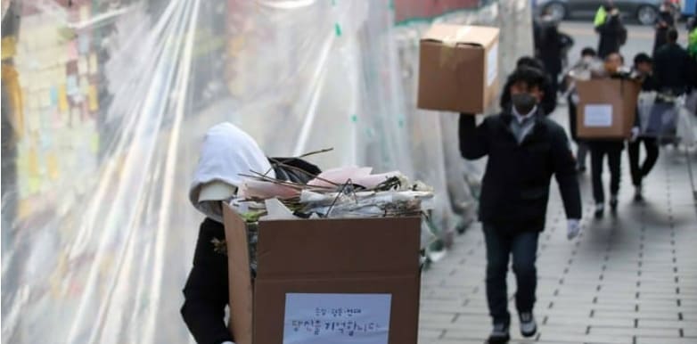 이태원 참사 유가족협의회·상인회...추모공간 정리했다...왜