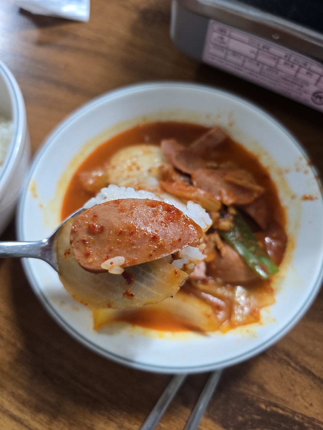 밥과 밥위에 올린 햄