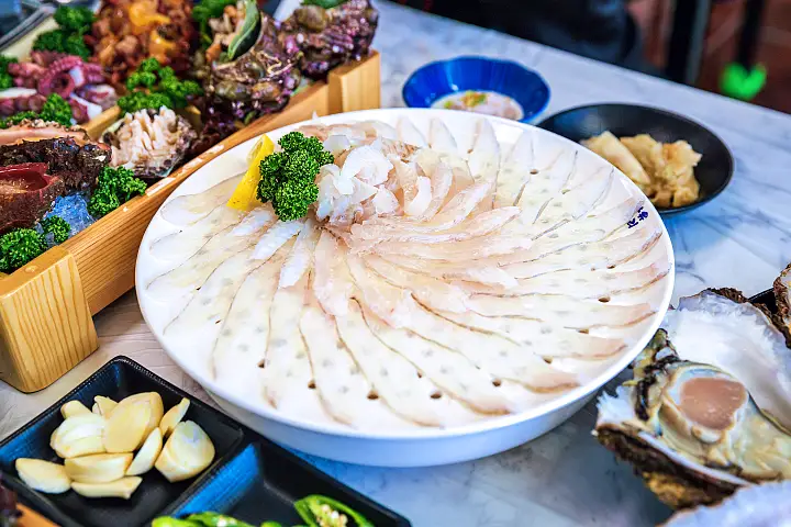 먹자 포구 오징어의 끝판왕을 잡아라, 무늬 오징어 맛있는 횟집 경북 포항 맛집 추천