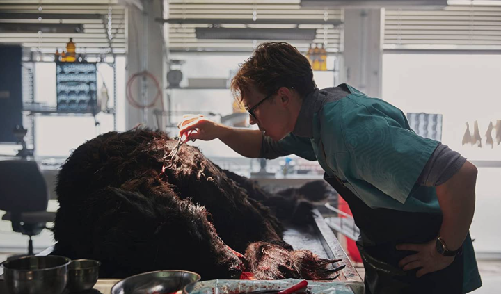 은총을꺼내고있다