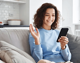 화상-통화하는-여성