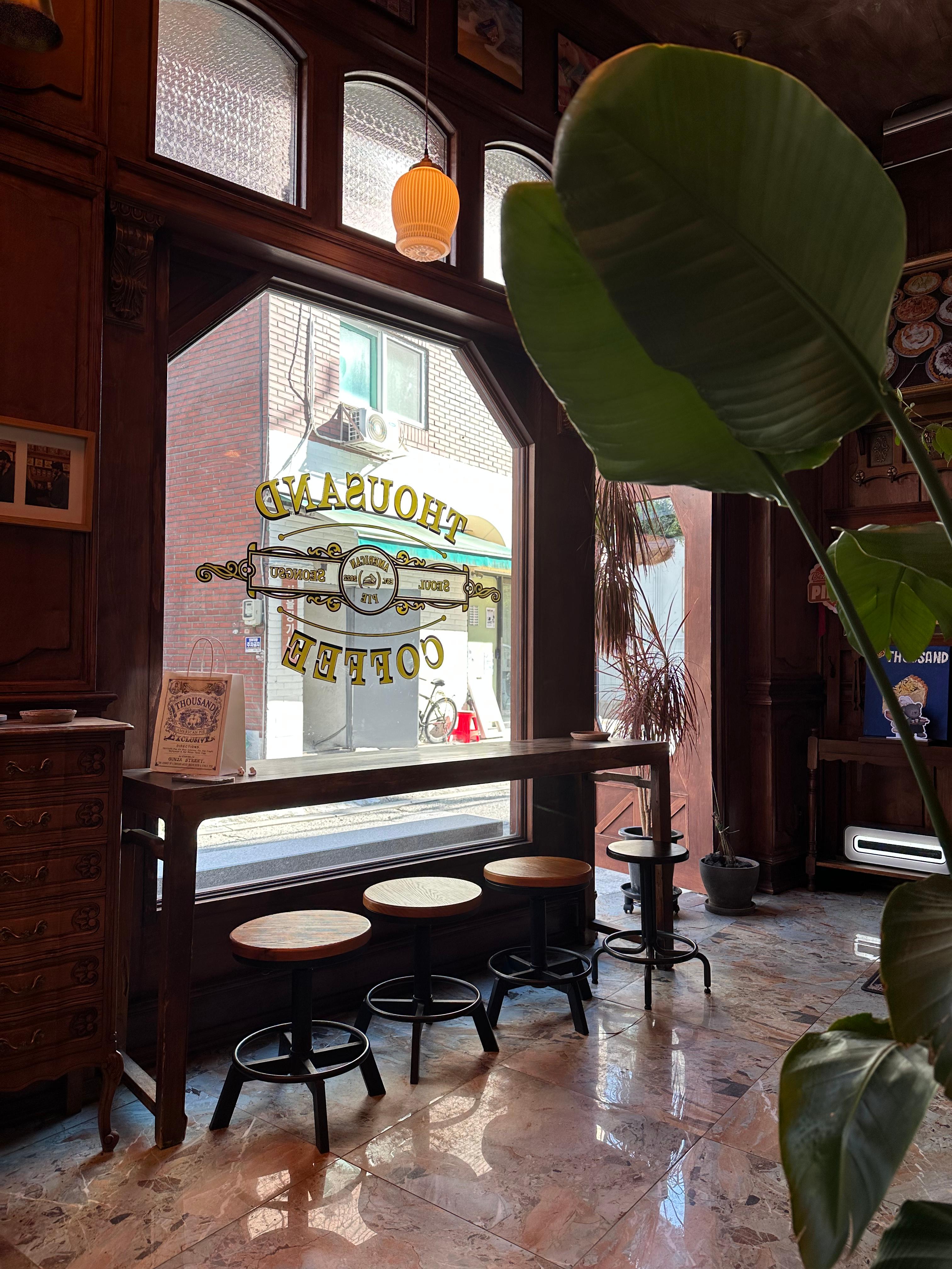 따우전드 성수 내부 인테리어와 분위기3