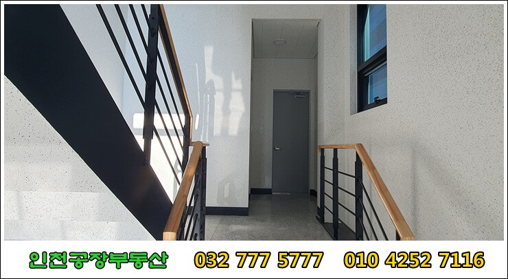 계단과 화장실 이미지
