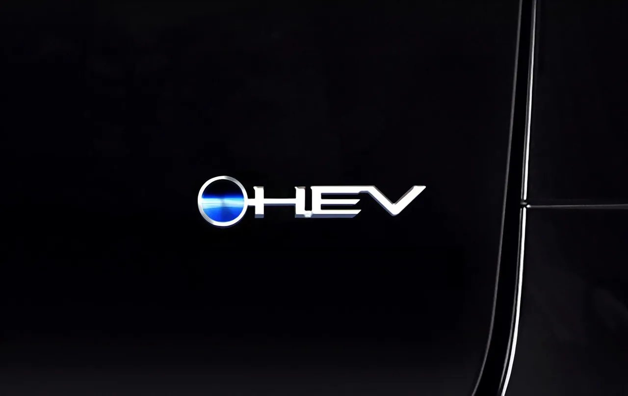 토요타 알파드 하이브리드 차량 이미지