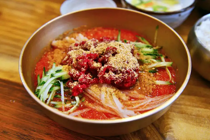식객 허영만 백반기행 2022 한우특집 고주원 편 뭉티기 한우 생고기 육회 한우물회 소찌개 경남 경산 맛집 소개